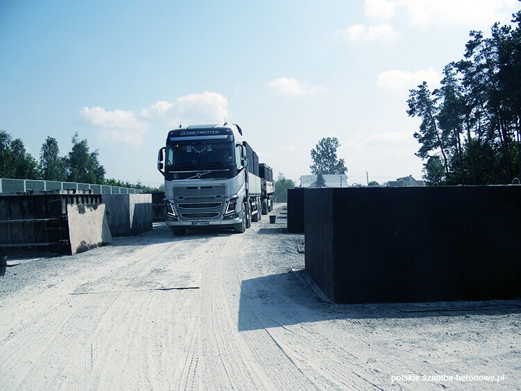 Transport szamb betonowych  w Grabowie nad Prosną